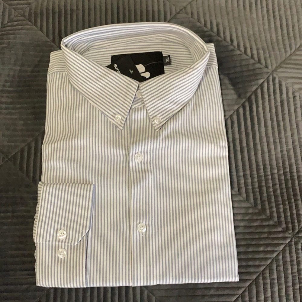 Long sleeved button down shirt XL